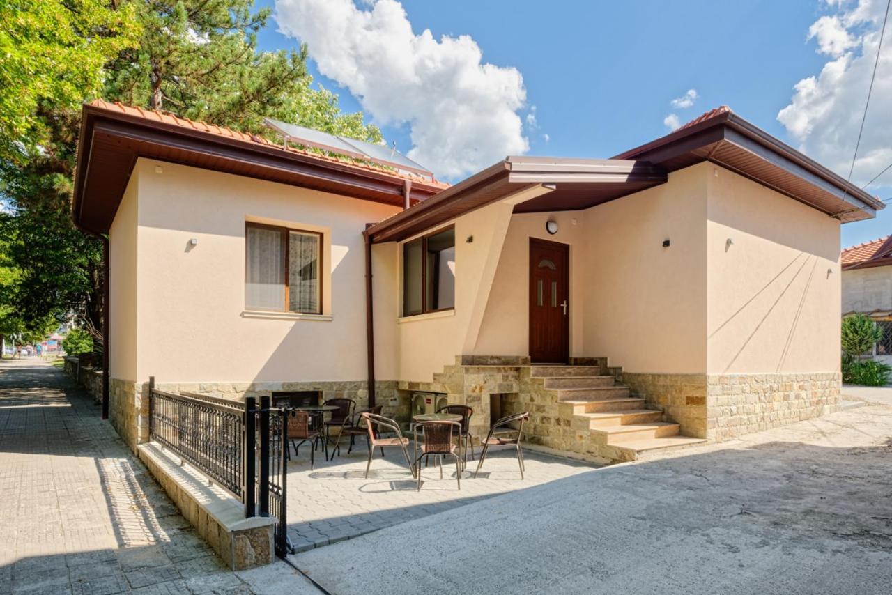 Къща За Гости Relax Hisarya Exterior foto